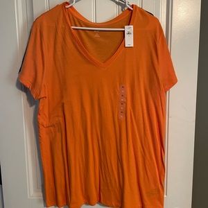Hello GAP v neck tee